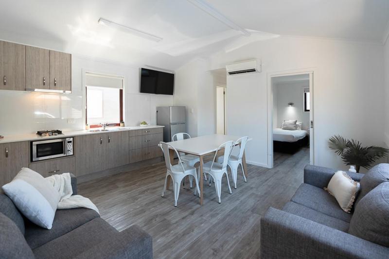 Adelaide Caravan Park - Aspen Holiday Parks Экстерьер фото