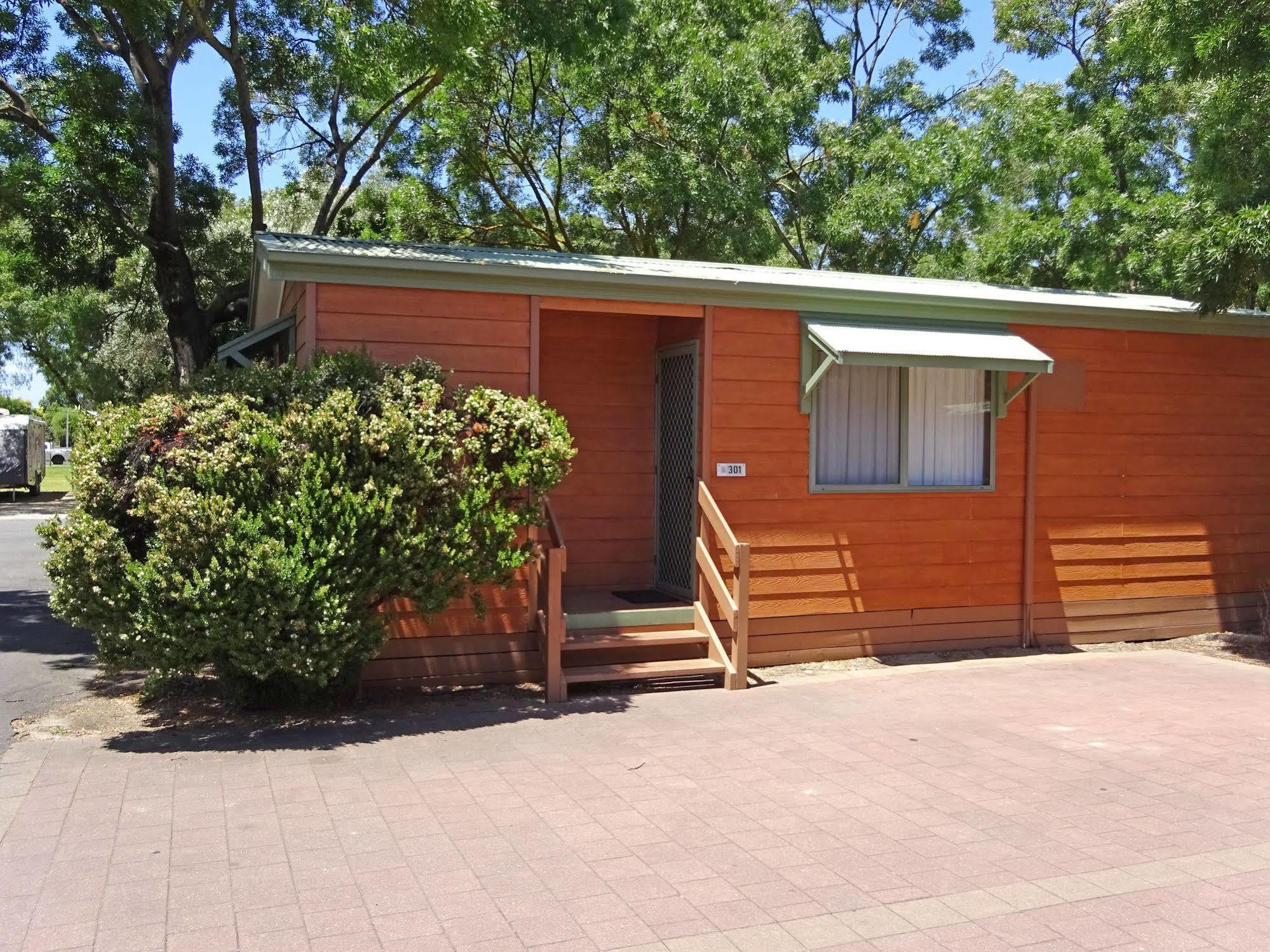 Adelaide Caravan Park - Aspen Holiday Parks Экстерьер фото